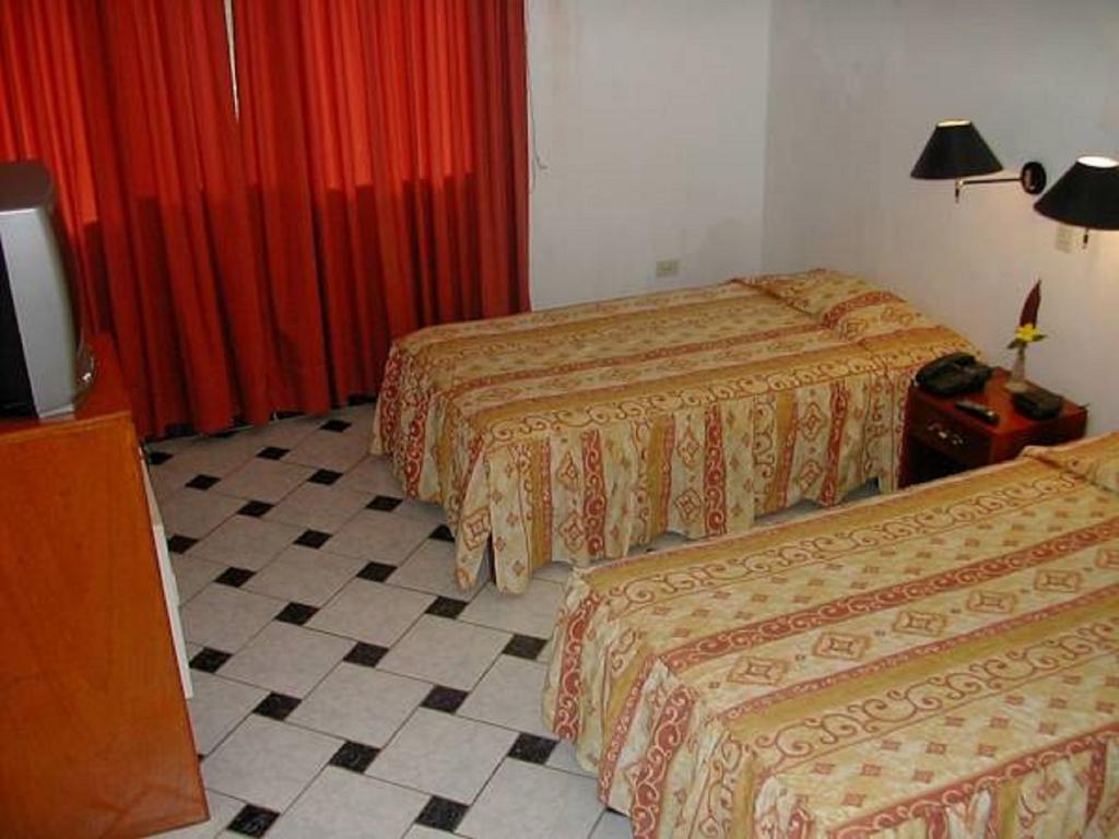 Hotel Don Carlos פוארטו מלדונדו מראה חיצוני תמונה